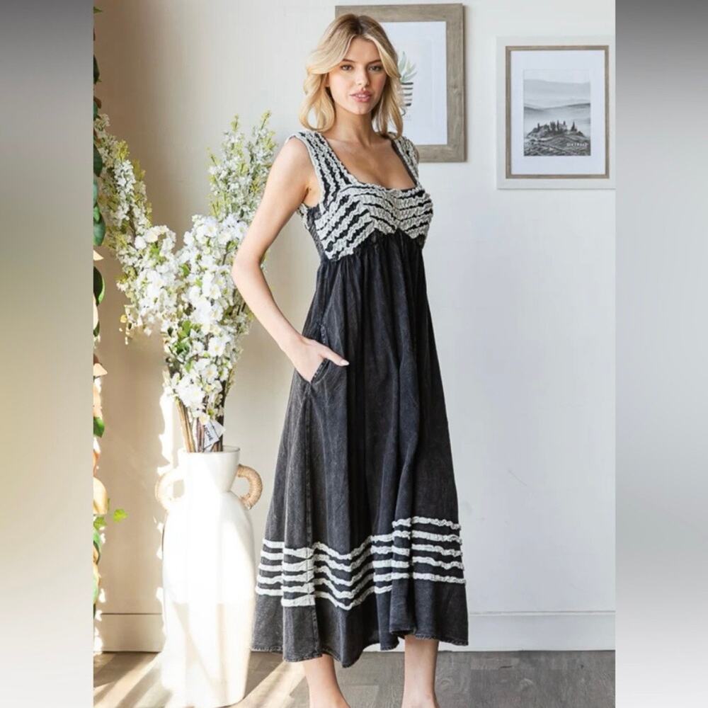 Oli & Hali Midi Dress - size Small